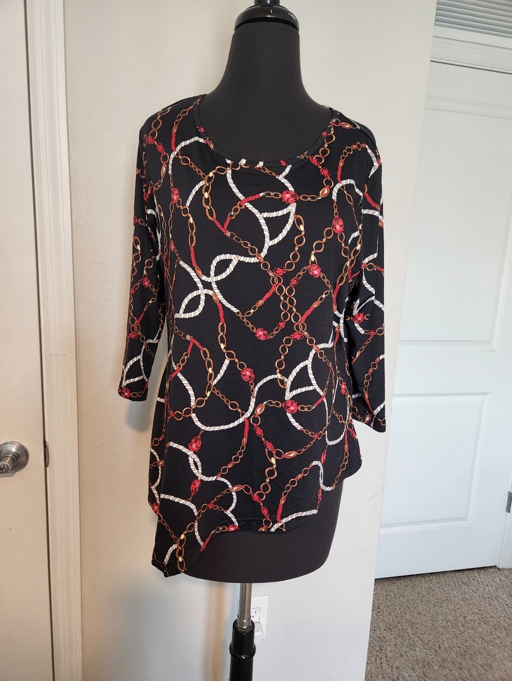 Lulu-B Black Chain & Rope Print Asymmetric Hem Top